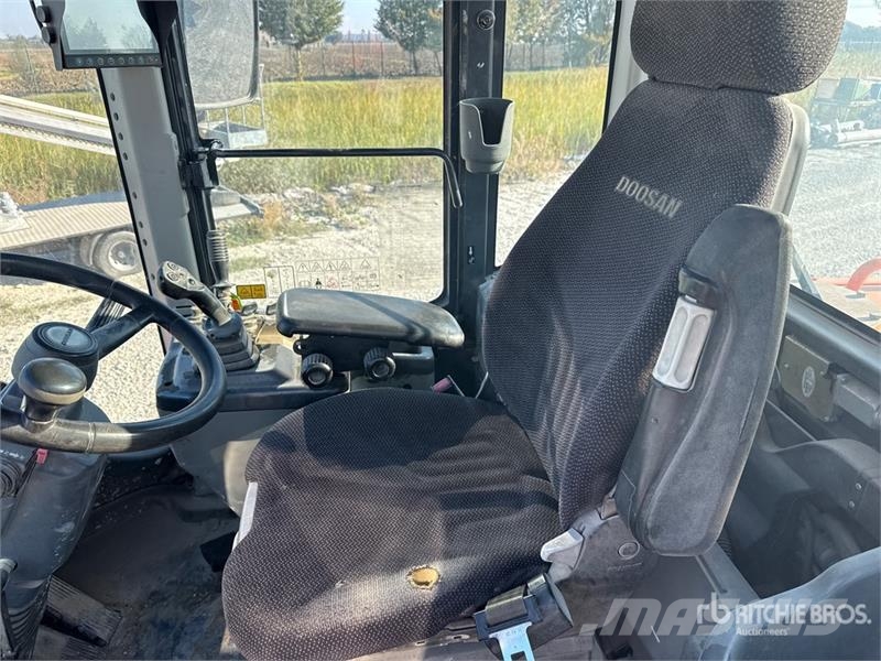 Doosan DL200-3 Tekerlekli yükleyiciler