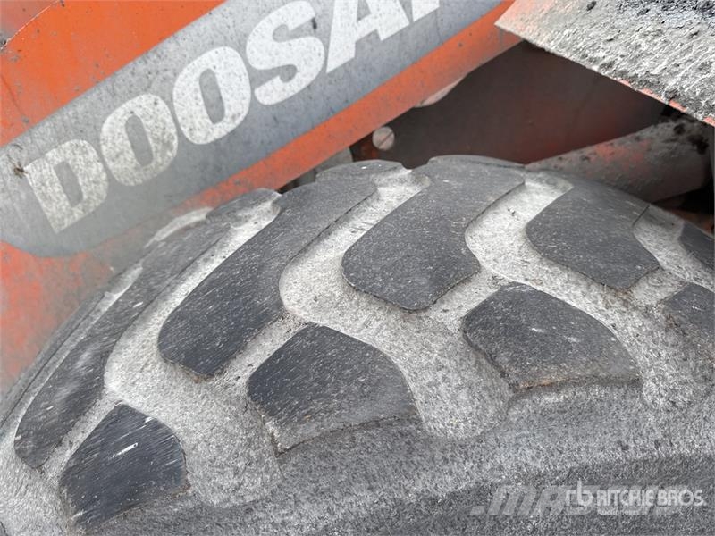 Doosan DL250-3 Фронтальные погрузчики