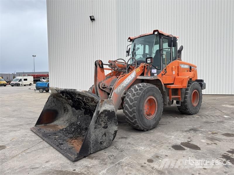 Doosan DL250-3 Фронтальные погрузчики