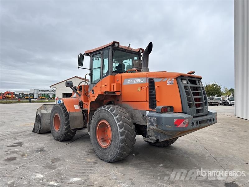 Doosan DL250-3 Фронтальные погрузчики