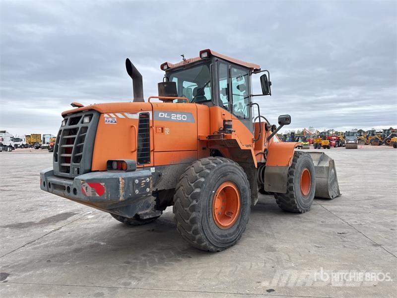 Doosan DL250-3 Фронтальные погрузчики
