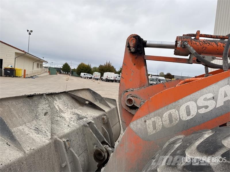 Doosan DL250-3 Фронтальные погрузчики
