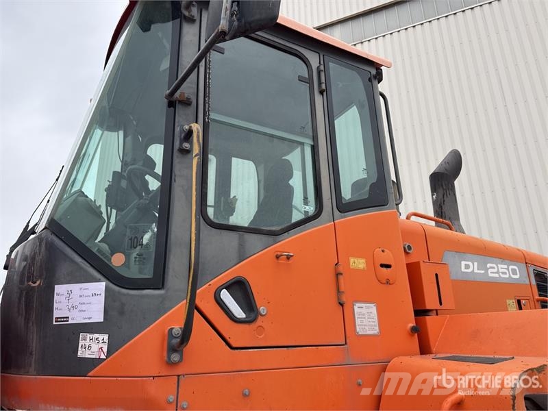 Doosan DL250-3 Фронтальные погрузчики