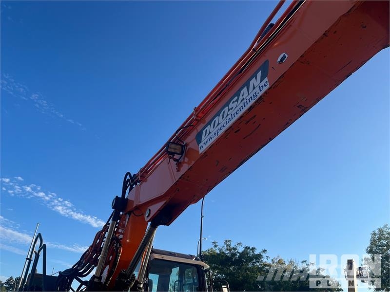 Doosan DX140 LCR-5 Tracked Excavator Escavatori cingolati