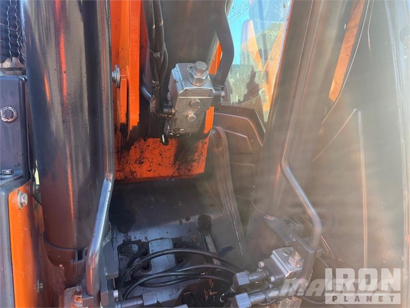 Doosan DX140 LCR-5 Tracked Excavator Escavatori cingolati