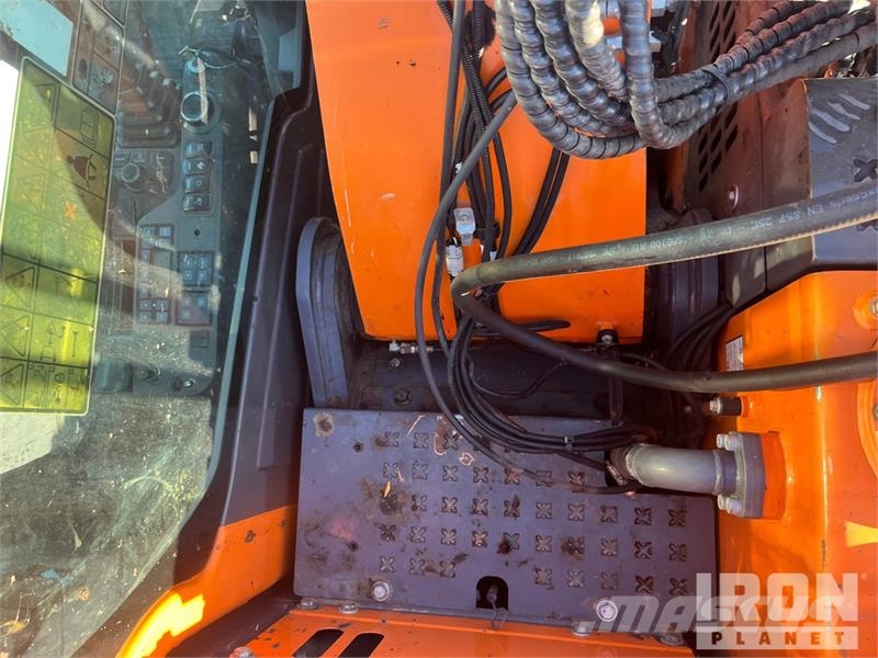 Doosan DX140 LCR-5 Tracked Excavator Escavatori cingolati
