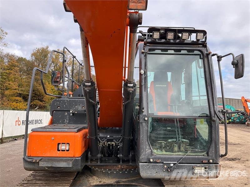 Doosan DX140LC-5 Tracked Excavator Crawler excavators