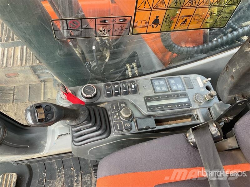 Doosan DX140LC-5 Tracked Excavator Crawler excavators