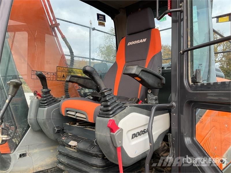 Doosan DX140LC-5 Tracked Excavator Crawler excavators