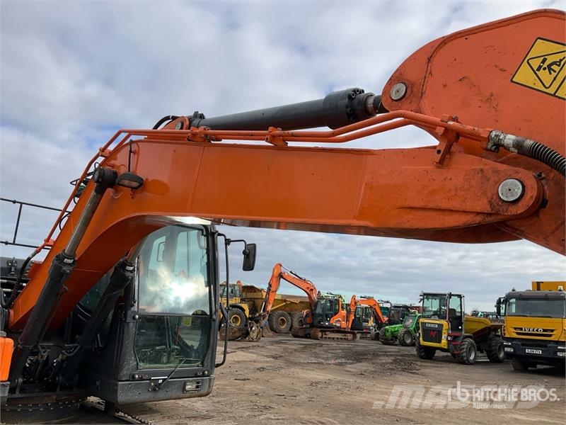 Doosan DX140LC-5 Tracked Excavator Crawler excavators