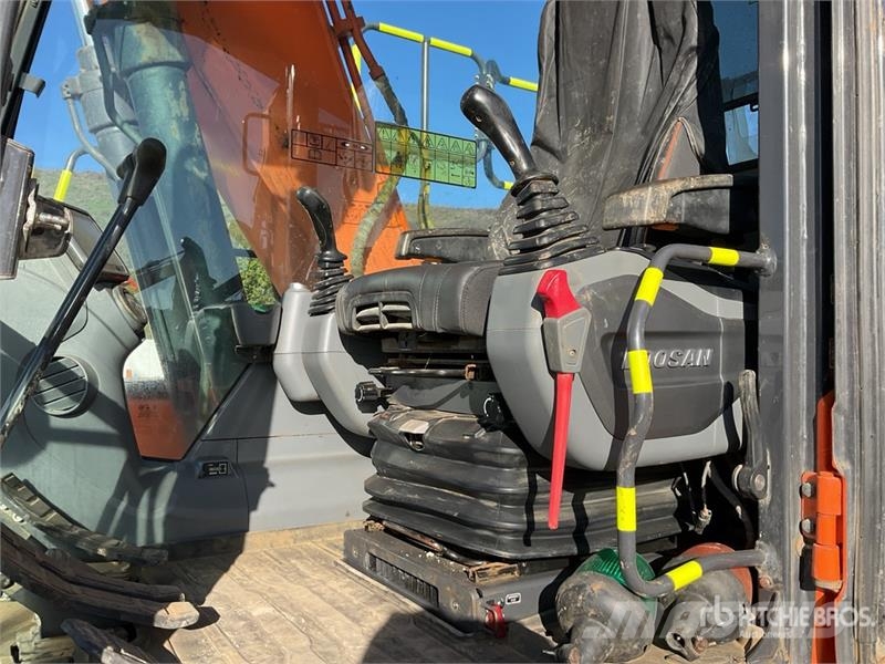 Doosan DX140LC-7 Tracked Excavator Escavadoras de rastos