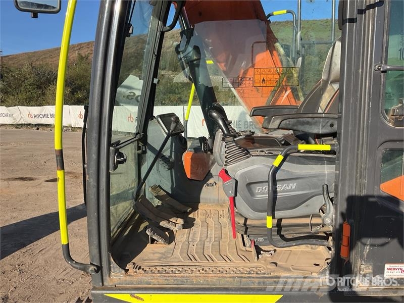 Doosan DX140LC-7 Tracked Excavator Escavadoras de rastos