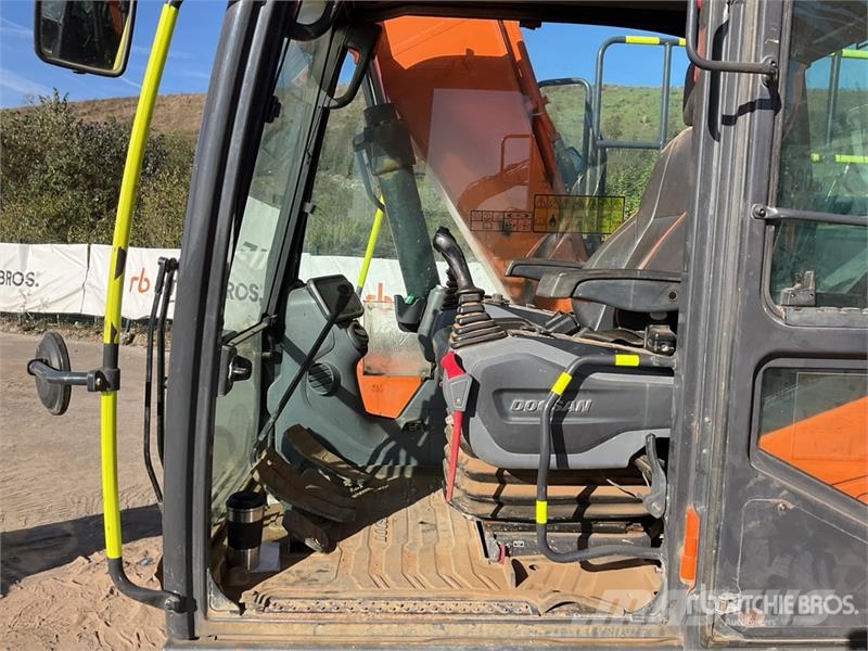 Doosan DX140LC-7 Tracked Excavator Excavadoras de cadenas