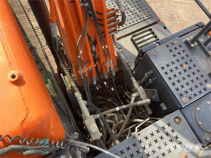Doosan DX140LC-7 Tracked Excavator Bagri goseničarji