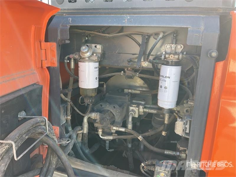 Doosan DX140LC-7 Tracked Excavator Escavadoras de rastos