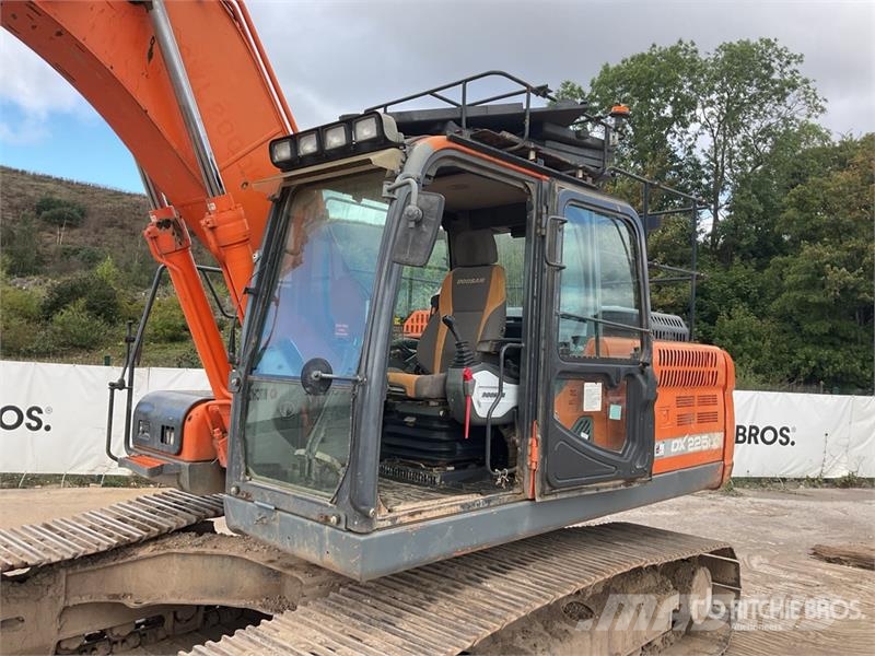Doosan DX225LC-3 Tracked Excavator Pelle sur chenilles