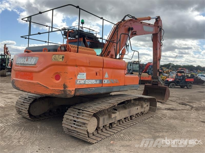 Doosan DX225LC-3 Tracked Excavator Pelle sur chenilles