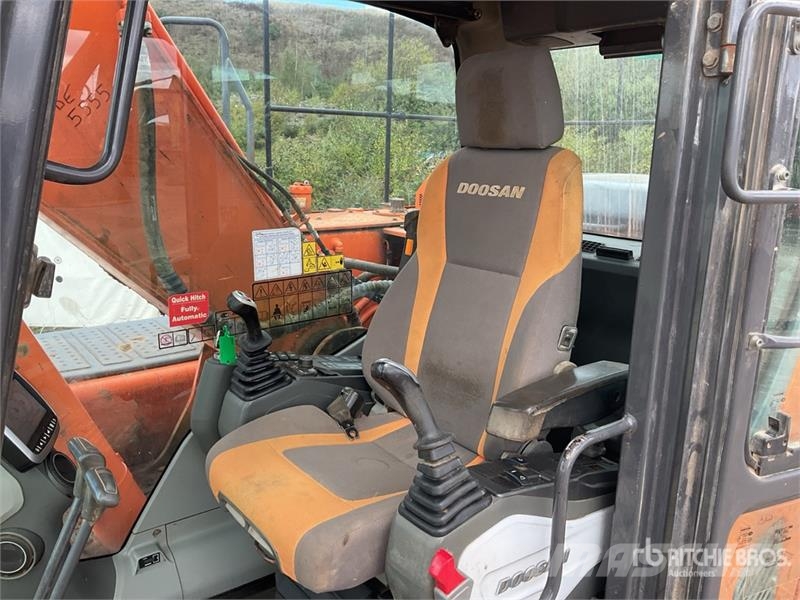 Doosan DX225LC-3 Tracked Excavator Pelle sur chenilles