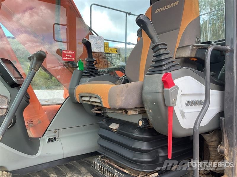 Doosan DX225LC-3 Tracked Excavator Pelle sur chenilles