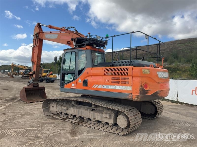 Doosan DX225LC-3 Tracked Excavator Pelle sur chenilles