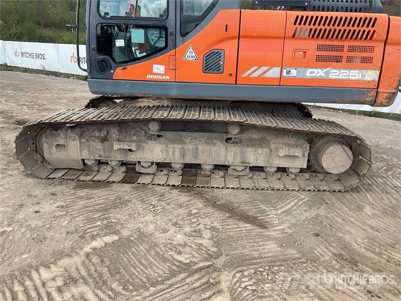 Doosan DX225LC-3 Tracked Excavator Pelle sur chenilles