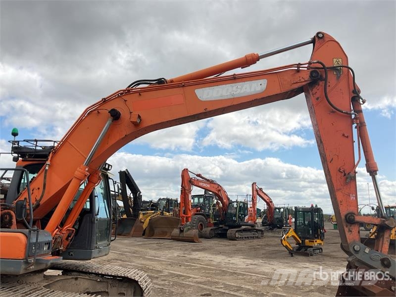 Doosan DX225LC-3 Tracked Excavator Pelle sur chenilles