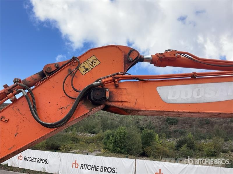 Doosan DX225LC-3 Tracked Excavator Pelle sur chenilles