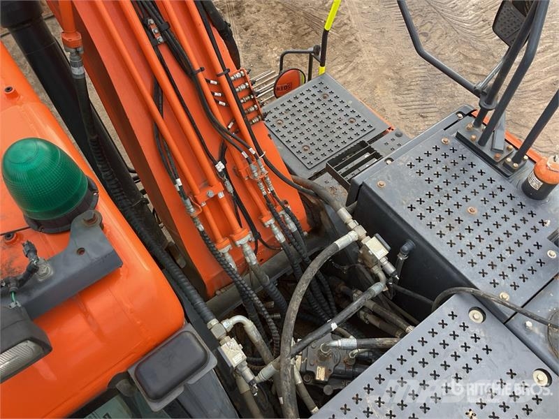 Doosan DX225LC-5 Tracked Excavator Excavatoare pe șenile