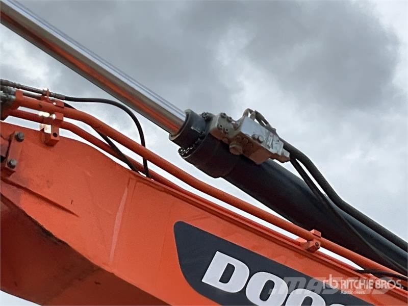 Doosan DX225LC-5 Tracked Excavator Excavatoare pe șenile