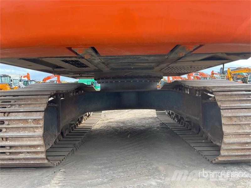 Doosan DX225LC-5 Tracked Excavator Excavatoare pe șenile