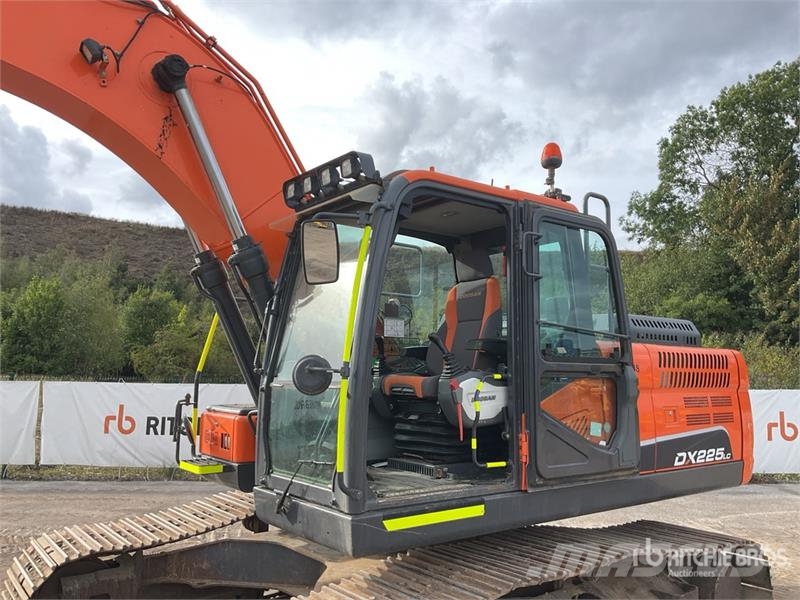 Doosan DX225LC-5 Tracked Excavator Excavatoare pe șenile