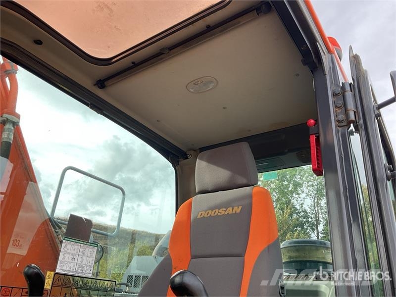 Doosan DX225LC-5 Tracked Excavator Excavatoare pe șenile