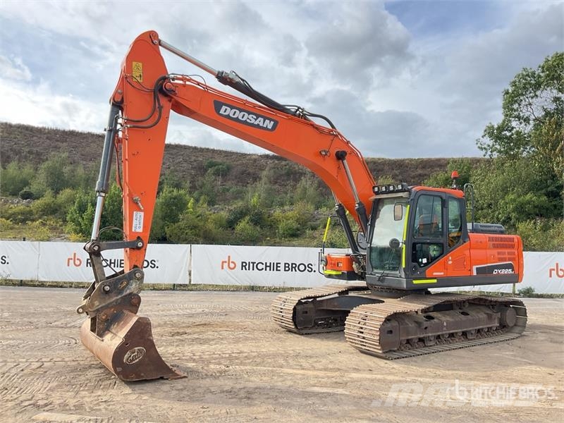 Doosan DX225LC-5 Tracked Excavator Excavatoare pe șenile