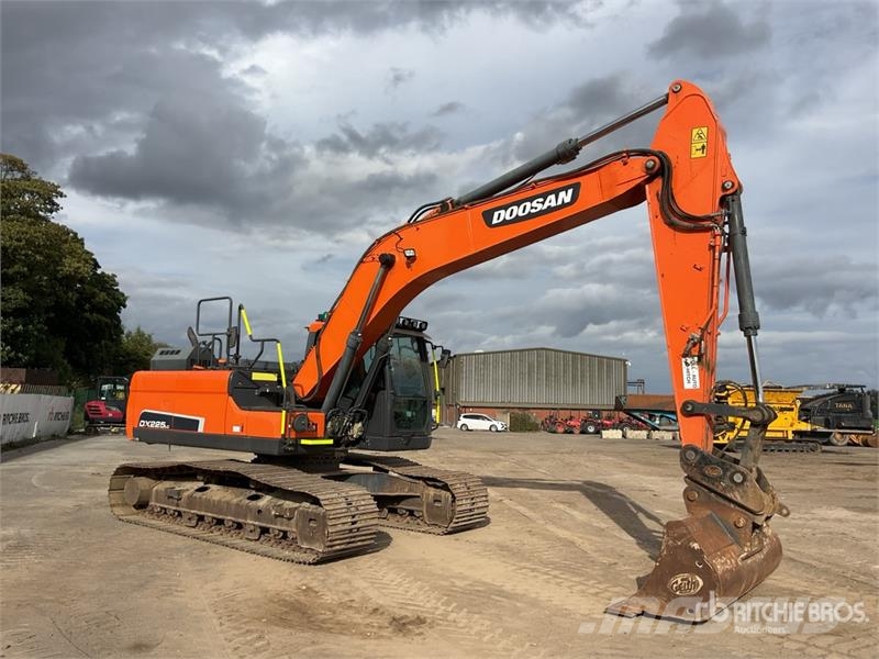 Doosan DX225LC-5 Tracked Excavator Excavatoare pe șenile