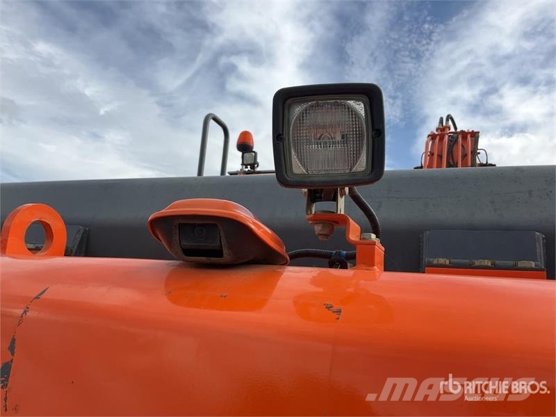 Doosan DX225LC-5 Tracked Excavator Excavatoare pe șenile