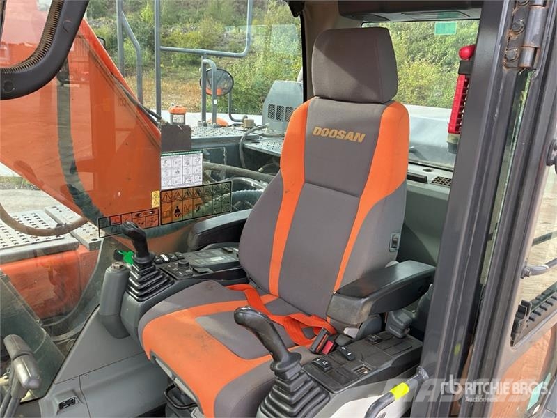 Doosan DX225LC-5 Tracked Excavator Excavatoare pe șenile