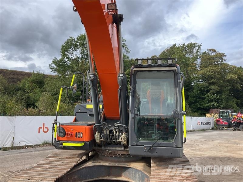 Doosan DX225LC-5 Tracked Excavator Excavatoare pe șenile