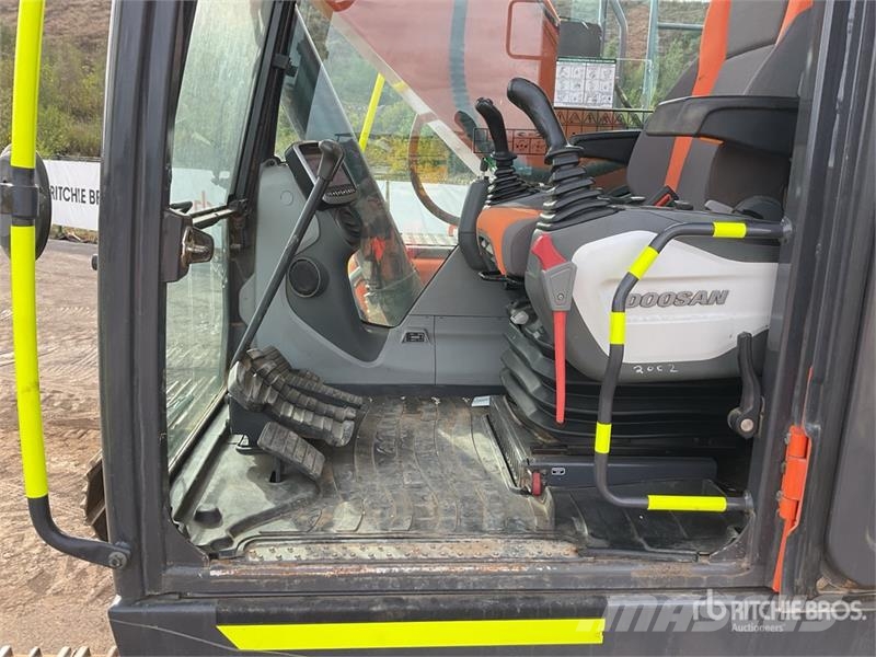 Doosan DX225LC-5 Tracked Excavator Excavatoare pe șenile