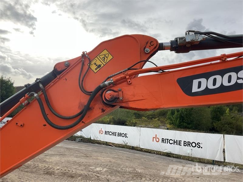Doosan DX225LC-5 Tracked Excavator Excavatoare pe șenile