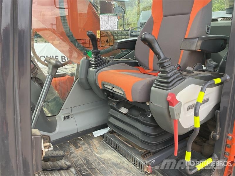 Doosan DX225LC-5 Tracked Excavator Excavatoare pe șenile