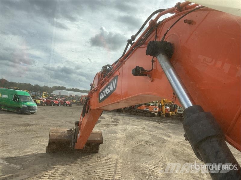 Doosan DX225LC-5 Tracked Excavator Excavatoare pe șenile