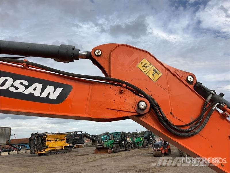 Doosan DX225LC-5 Tracked Excavator Excavatoare pe șenile