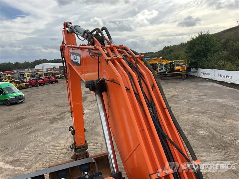 Doosan DX225LC-5 Tracked Excavator Excavatoare pe șenile