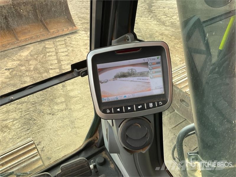 Doosan DX225LC-5 Tracked Excavator Excavatoare pe șenile
