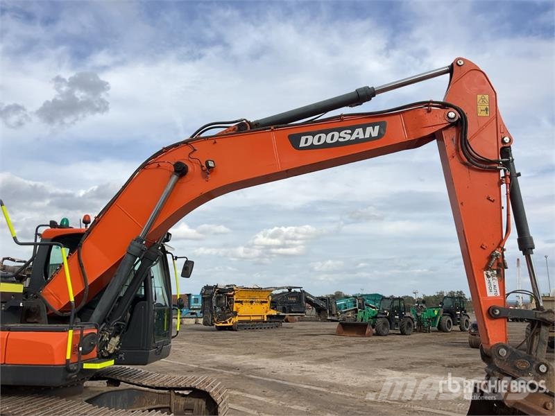 Doosan DX225LC-5 Tracked Excavator Excavatoare pe șenile