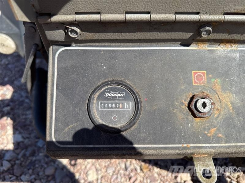 Doosan Mobile Compresseur A Air Air Compressor (Inoperabl مكابس