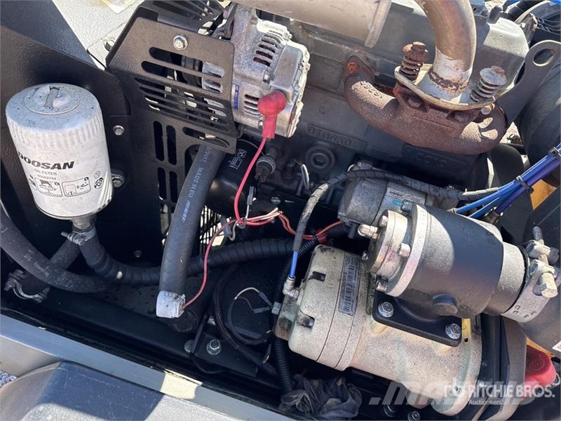 Doosan Mobile Compresseur A Air Air Compressor (Inoperabl مكابس