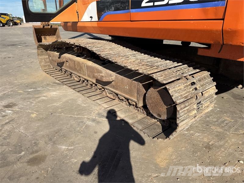 Doosan Solar 255LC-V Long Reach Pelle Sur Chenilles Track Pelle sur chenilles