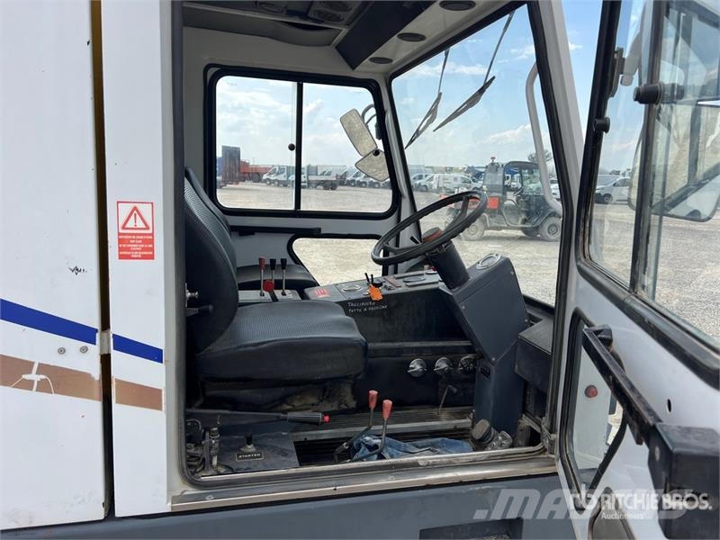Dulevo 200/5 Sweeper Truck Utcaseprő teherautók