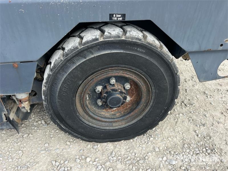 Dulevo 200/5 Sweeper Truck Utcaseprő teherautók